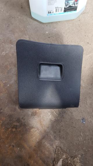 Guantera pequeña seat ibiza 6l