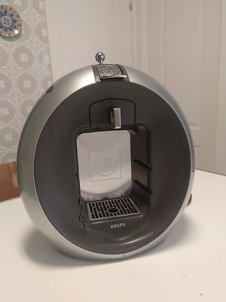 Cafetera Dolce Gusto Circolo Modelo Plata de segunda mano por 45 EUR en  Albacete en WALLAPOP
