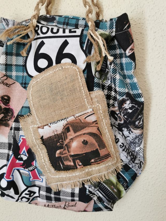 Bolso de tela pintado a mano nuevo.