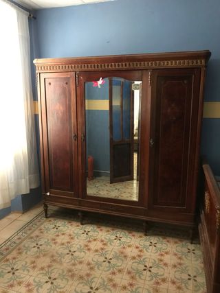 Armario ropero antiguo en WALLAPOP