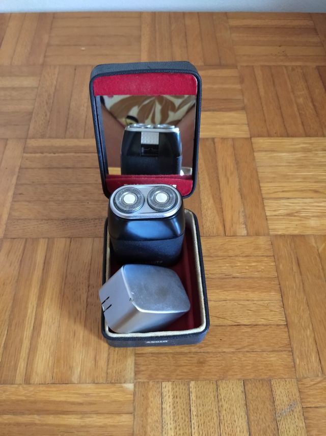 MAQUINILLA AFEITAR ANTIGÜA A PILAS.