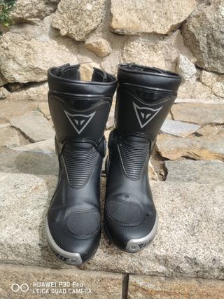 Botas Dainese de segunda mano por 90 EUR en Cercedilla en WALLAPOP