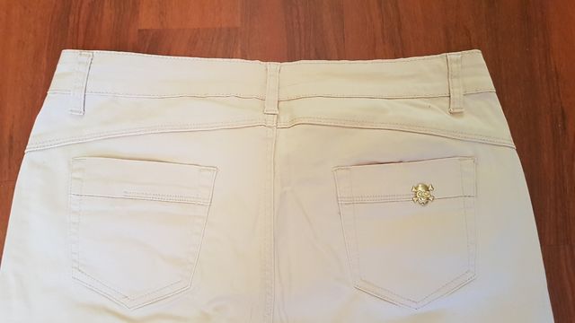 Pantalón corte pirata. Talla: 40.