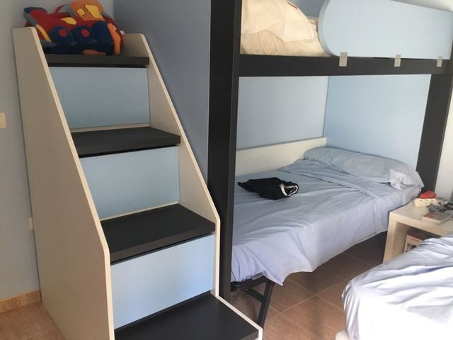 Litera con cajonera/escalera. En Islantilla.