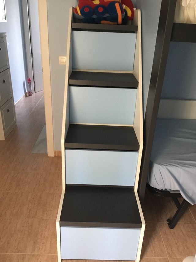 Litera con cajonera/escalera. En Islantilla.