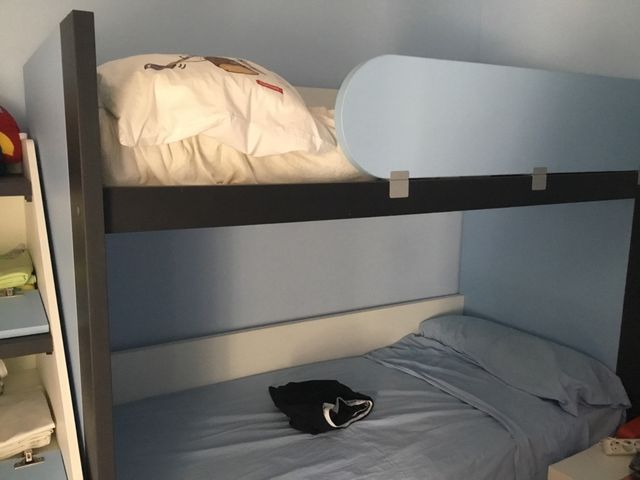 Litera con cajonera/escalera. En Islantilla.