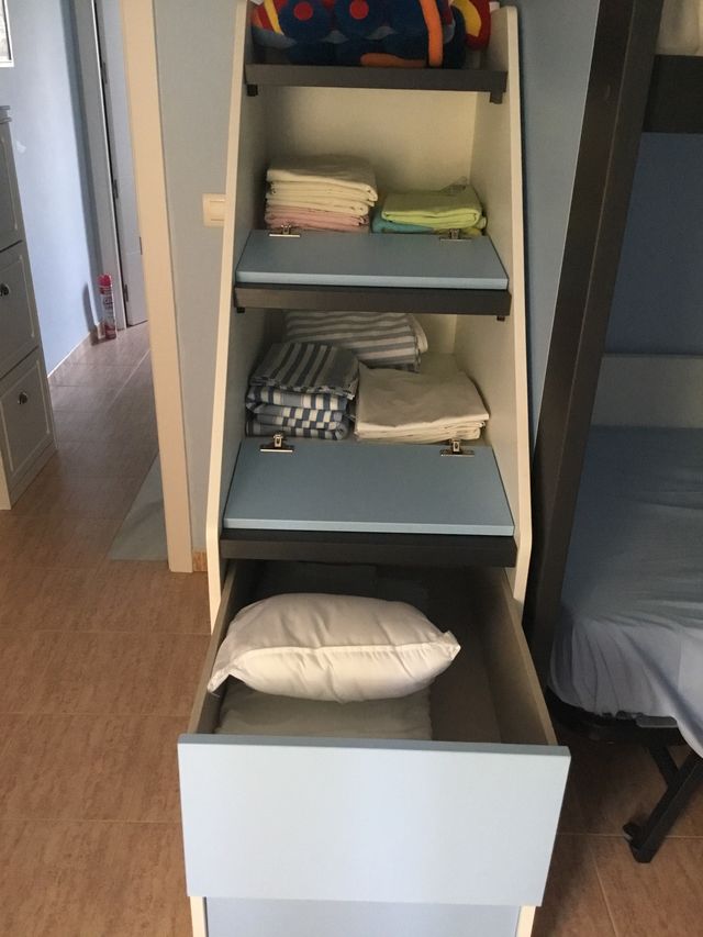 Litera con cajonera/escalera. En Islantilla.