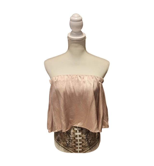Top hombros caídos beige satinado