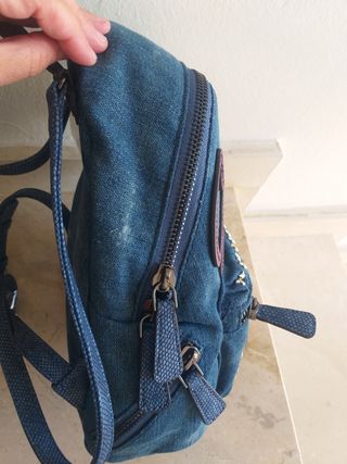 MOCHILA VAQUERA GUESS NUEVA CON ETIQUETA de segunda mano por 50 EUR en  Gijón en WALLAPOP