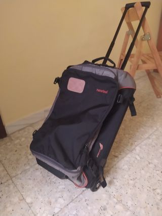Maleta Trolley Decathlon newfeell, buen estado de segunda mano por 15 EUR  en Parla en WALLAPOP