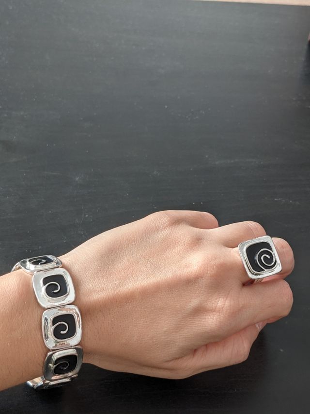 Conjunto pulsera y anillo plateados