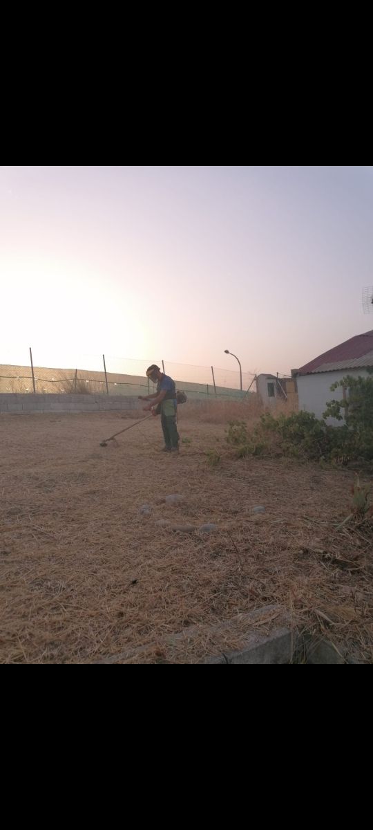 Jardinero ! Se hace todo tipo de desbroces!