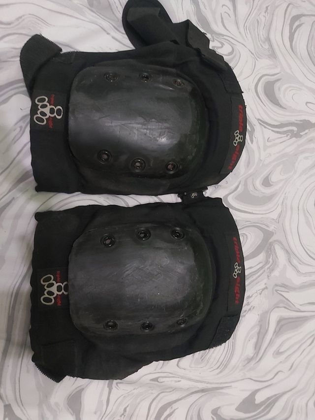 rodilleras triple eight