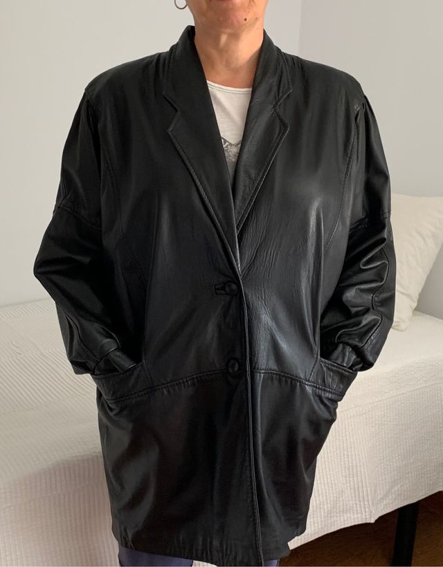 Chaquetón de mujer de piel color negro