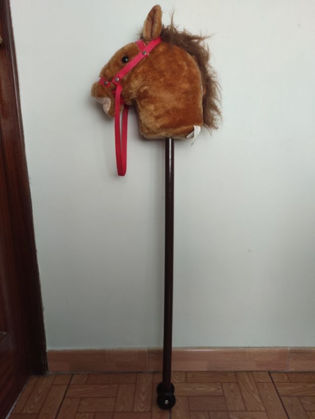 Caballito de juguete con sonidos.