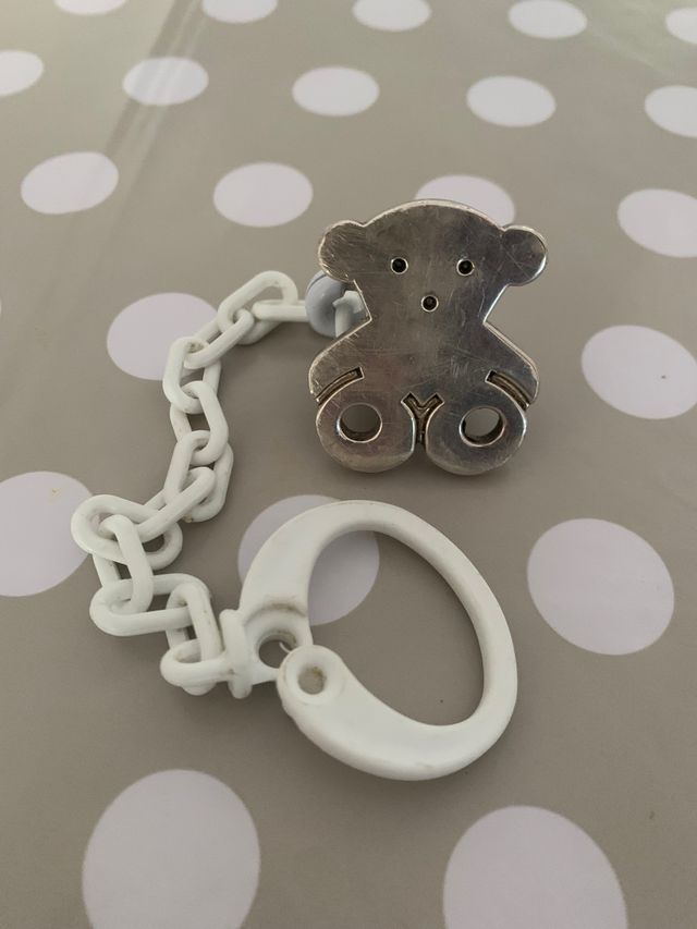 Sujeta chupetes tous oso