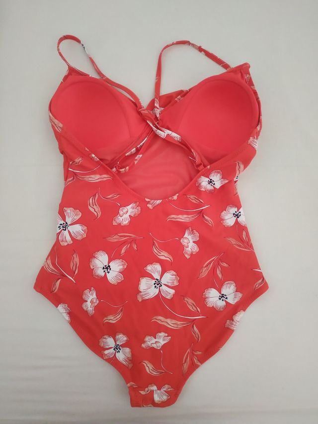 Bañador rojo floral