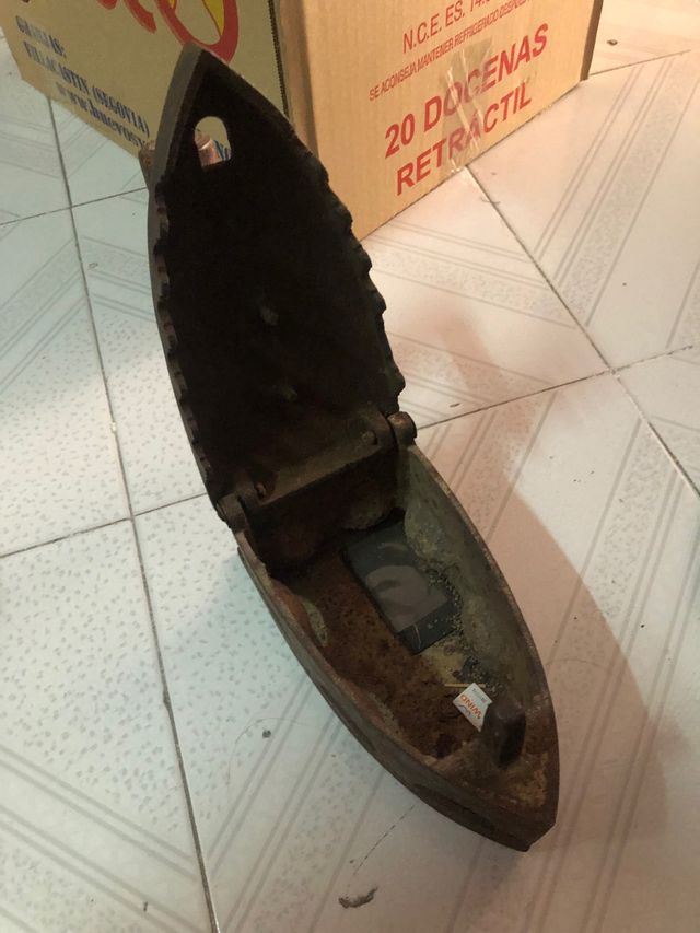 Placa de ferro antiga