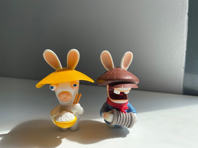 2 figuras rayman rabbids