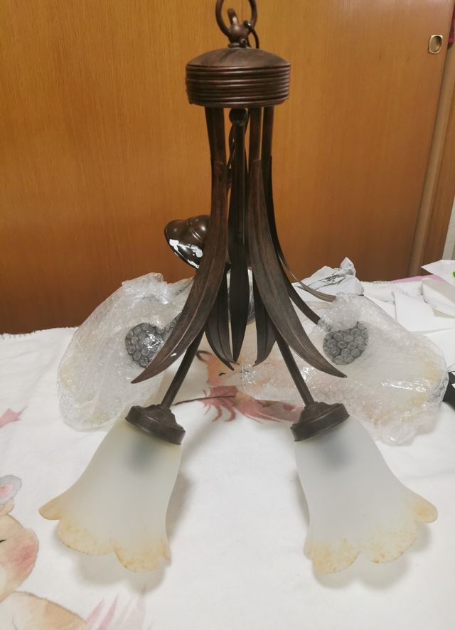 LAMPARA DE TECHO CON 5 TULIPAS