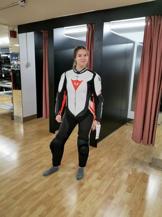 Mono NUEVO Dainese Laguna Seca 4 mujer de segunda mano por 650 EUR en  Barcelona en WALLAPOP