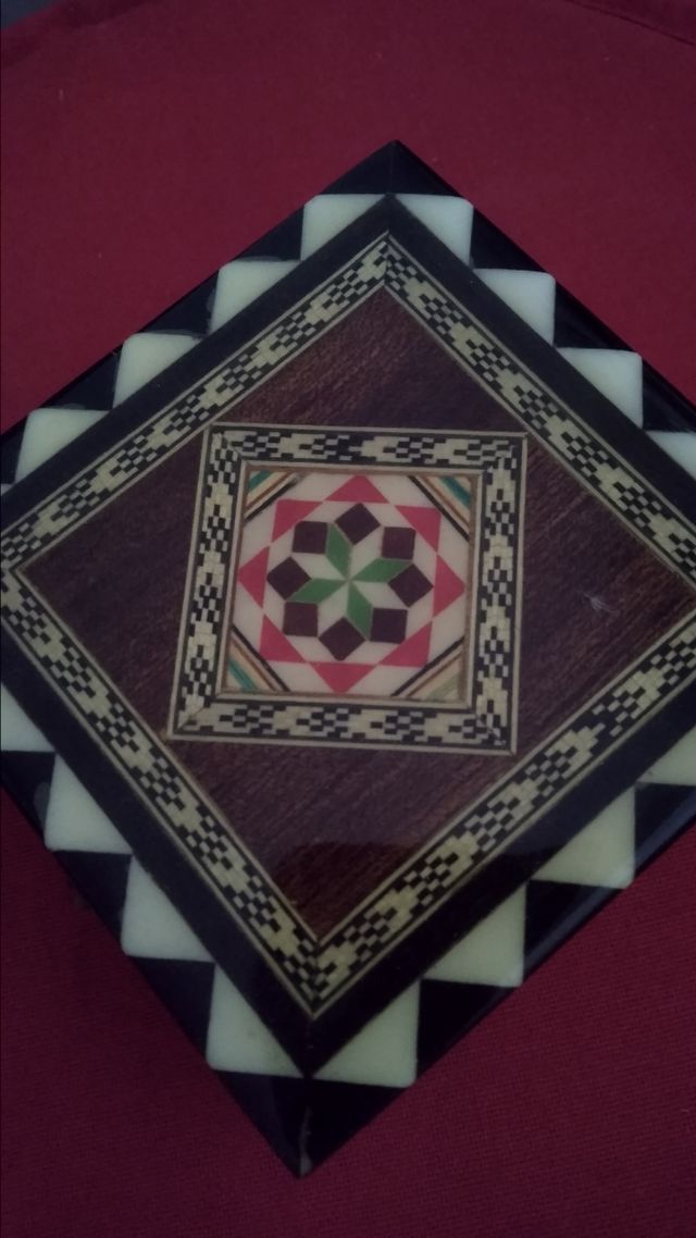 Cajita joyero taracea