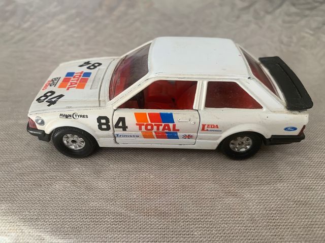 Modello di escort Ford 