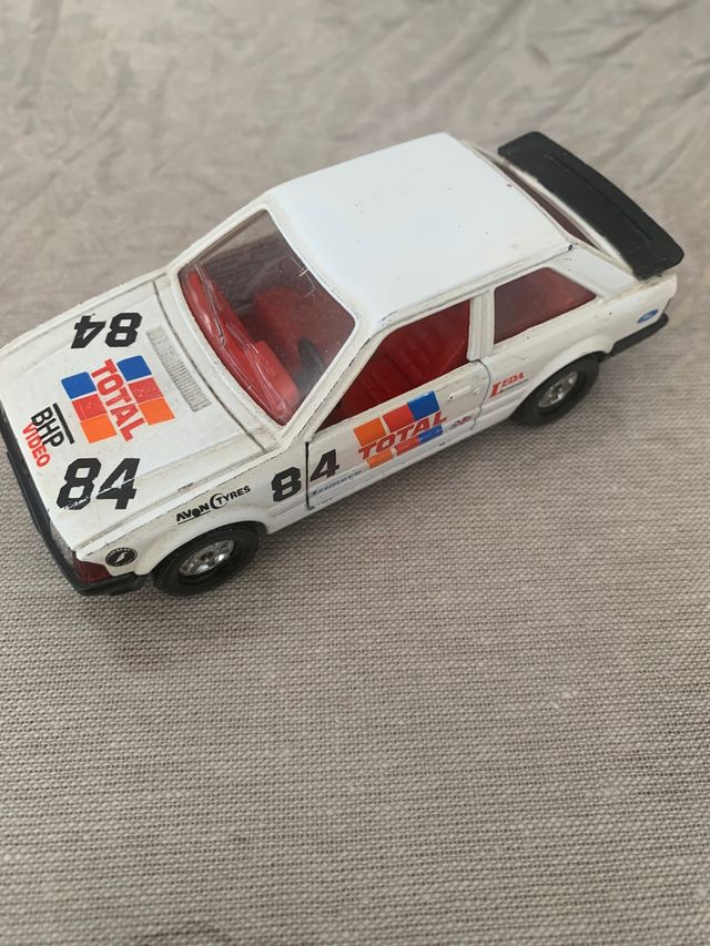 Modello di escort Ford 