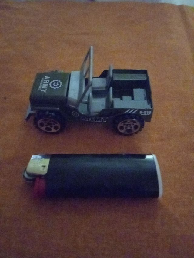 coche niño marca Armi color militar son de metal