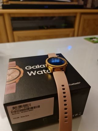 Samsung Galaxy Watch 42mm Rosa Oro de segunda mano por 105 EUR en Plasencia  en WALLAPOP