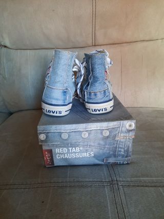 Zapatilla Levis tipo Converse vaqueras de segunda mano por 35 EUR en  Aranjuez en WALLAPOP