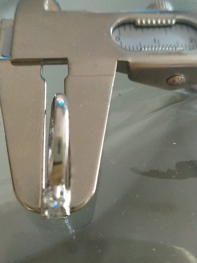 anillo de oro blanco con 3 diamantes