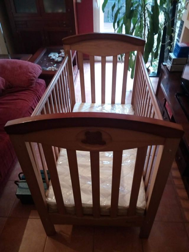 CUNA DE MADERA MACIZA DE LA MARCA TRAMA