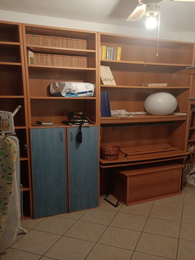 Muebles estanterías de segunda mano por 1 € en Punta Umbría en WALLAPOP