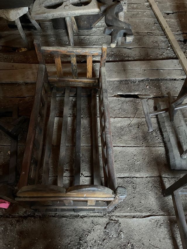 CUNA ANTIGUA DE MADERA