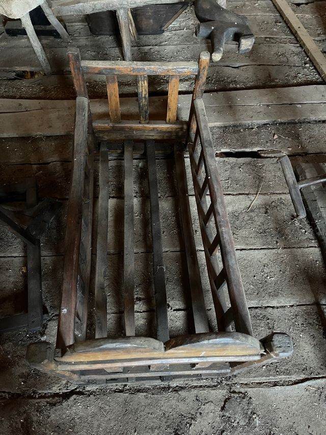CUNA ANTIGUA DE MADERA