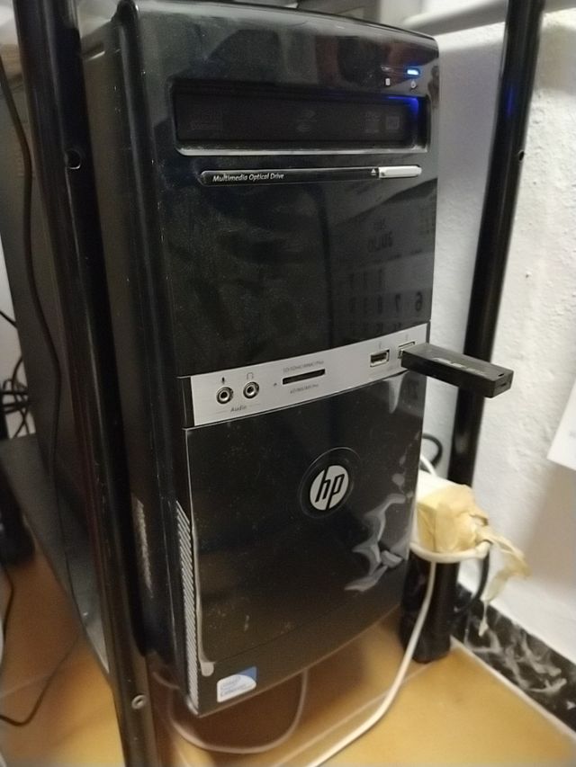 Torre de ordenador.Hp. Como nuevo. Envoltorios.