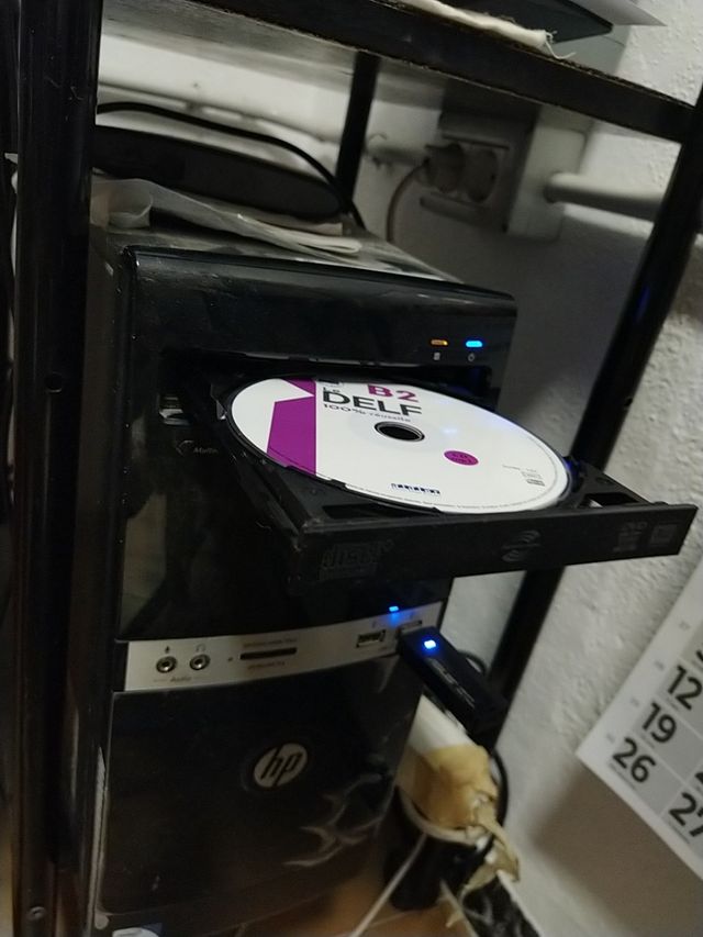 Torre de ordenador.Hp. Como nuevo. Envoltorios.