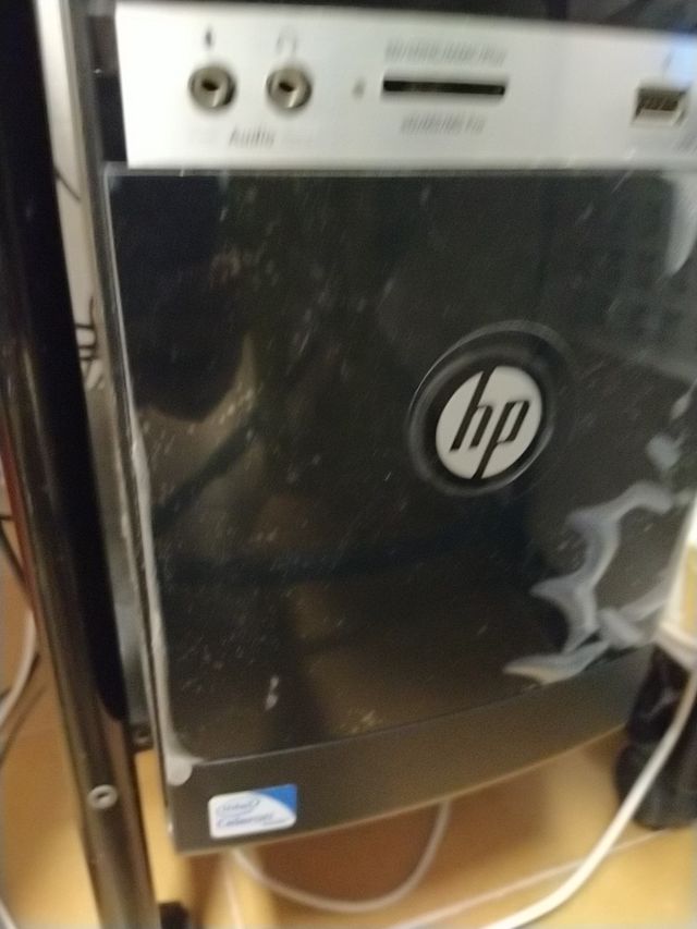 Torre de ordenador.Hp. Como nuevo. Envoltorios.