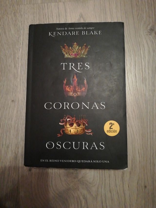 Libro "Tres Coronas Oscuras"