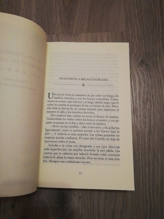 Libro "Tres Coronas Oscuras"