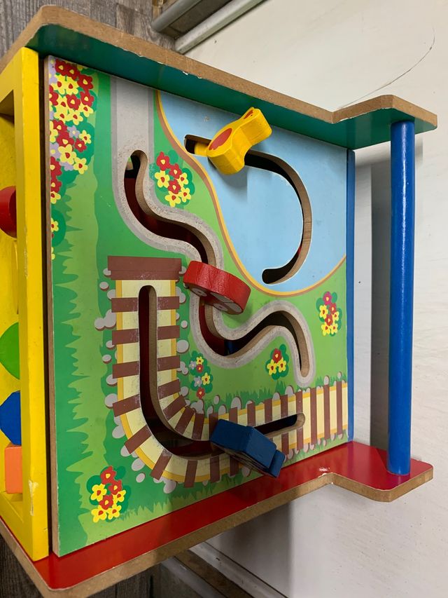 Mesa de actividades y andador de madera