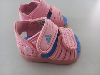 Cholas Adidas de segunda mano por 3 EUR en Urbanizacion Los Angeles en  WALLAPOP