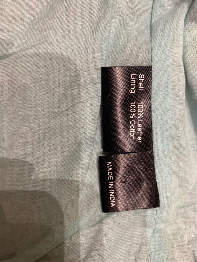 Chaleco cuero y bordados Isato