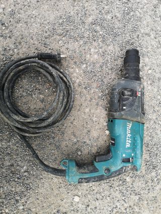 Taladro percutor makita HR2230 710W de segunda mano por 75 EUR en Valls en  WALLAPOP