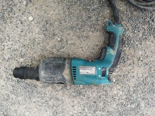 Taladro percutor makita HR2230 710W de segunda mano por 75 EUR en Valls en  WALLAPOP