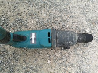 Taladro percutor makita HR2230 710W de segunda mano por 75 EUR en Valls en  WALLAPOP