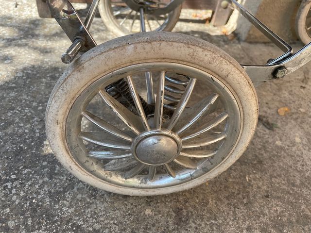 Cochecito de bebé antiguo