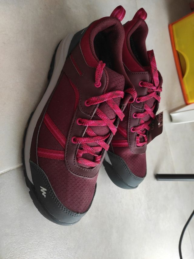 Deportivas de campo Decathlon.