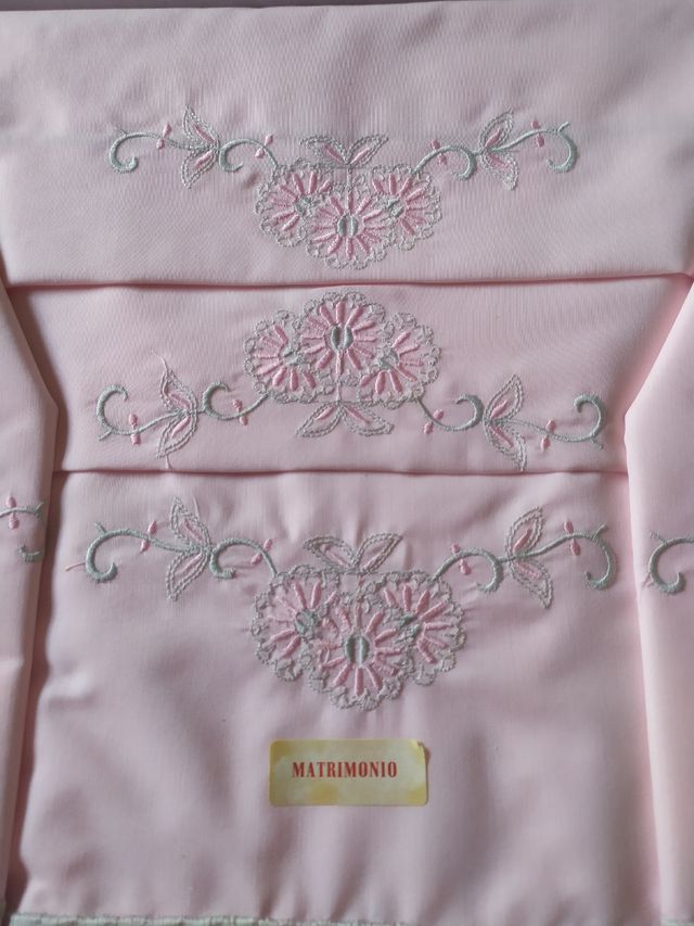 JUEGO SABANAS ROSA BORDADO 1,35 CMS